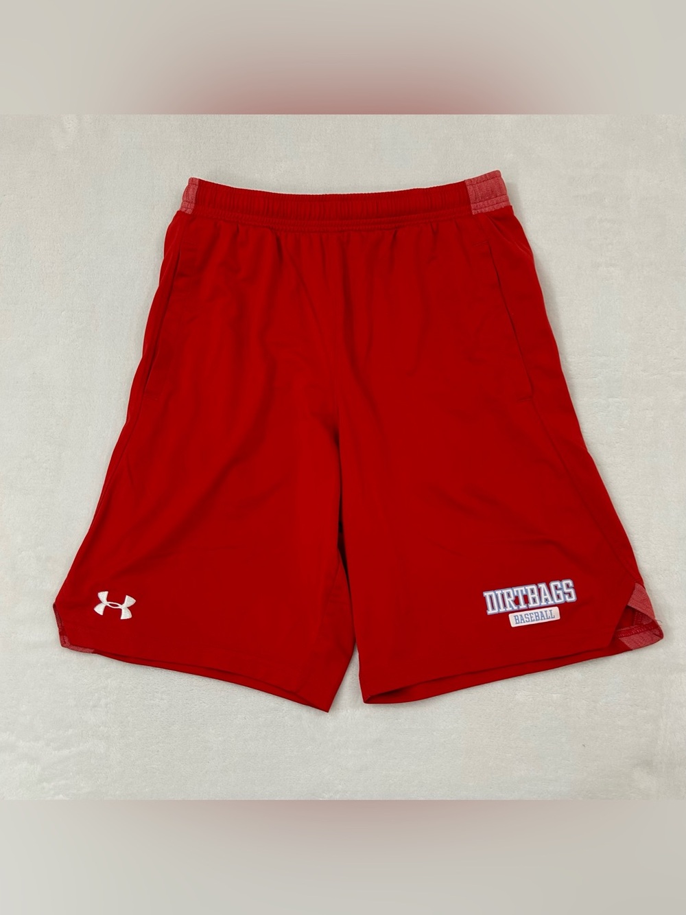 Under Armour Heatgear Loose Fit Dirtbags Baseball Athletic Red Shorts Men’s S